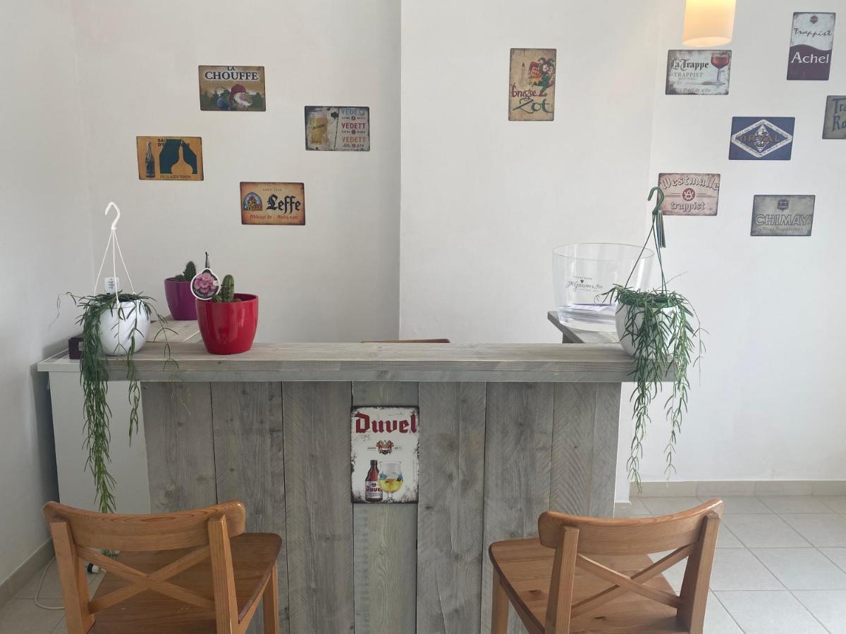 דינאן Vikarti Stay, A Lovely House With Incredible View מראה חיצוני תמונה