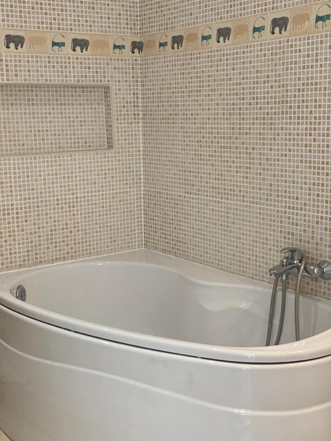 דינאן Vikarti Stay, A Lovely House With Incredible View מראה חיצוני תמונה