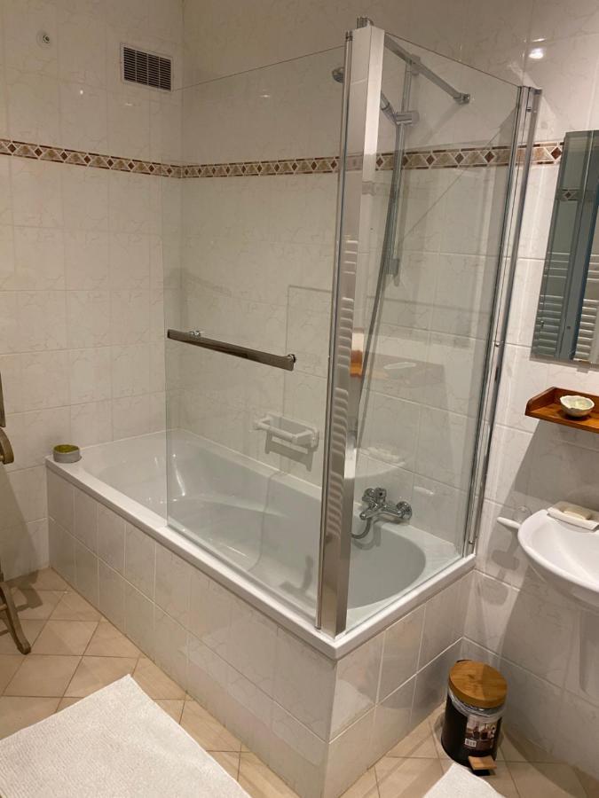 דינאן Vikarti Stay, A Lovely House With Incredible View מראה חיצוני תמונה