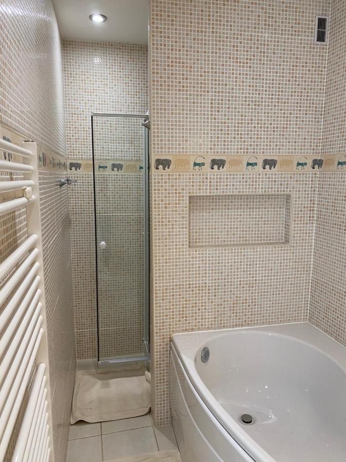דינאן Vikarti Stay, A Lovely House With Incredible View מראה חיצוני תמונה