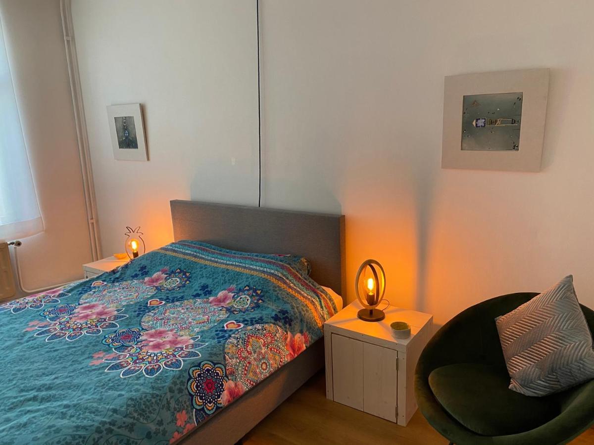 דינאן Vikarti Stay, A Lovely House With Incredible View מראה חיצוני תמונה