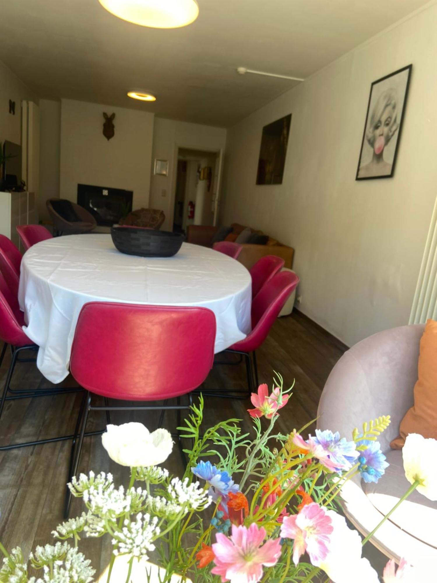 דינאן Vikarti Stay, A Lovely House With Incredible View מראה חיצוני תמונה
