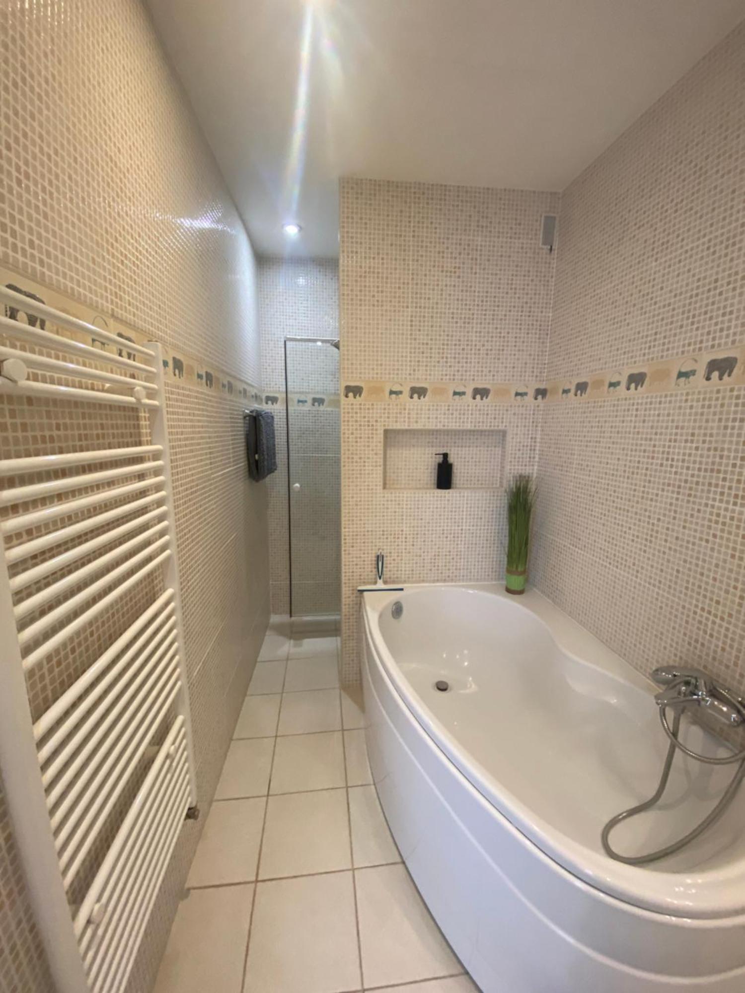דינאן Vikarti Stay, A Lovely House With Incredible View מראה חיצוני תמונה